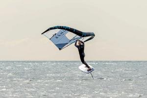 Domenica 17 maggio le acque di Chiessi si trasformano nel palcoscenico dell’Elba Foil Fest