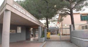 Pensionamenti al Pertini, i docenti ed il personale ATA salutano