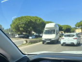 Furgone allegramente contromano sulla Variante