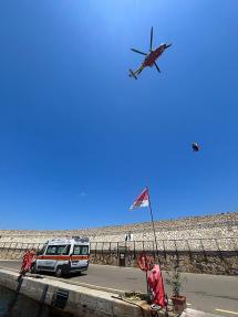 Ragazzo ferito dopo un tuffo: complesso soccorso di 118, Capitaneria e Pegaso