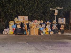 Raccolta rifiuti a Cavo, PD: Quando il presente assomiglia al passato