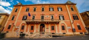 Portoferraio, consiglio comunale surreale: sfiducia alla Presidente Lara Giusti