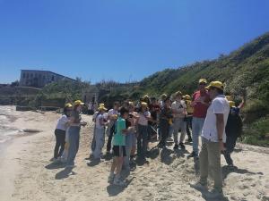 Puliamo Pianosa: una lezione di educazione ambientale a Cala Giovanna per gli studenti campesi