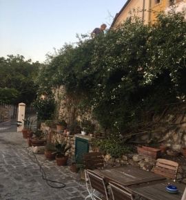 Capoliveri: sulla polemica dei muretti prospicienti l'area scolastica