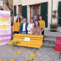 Anche a Marciana Marina una panchina gialla per sensibilizzare sull'endometriosi