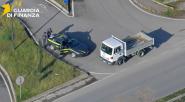 Autospurgo sorpreso dalla GdF a scaricare abusivamente liquami nel tombino di raccolta delle acque piovane