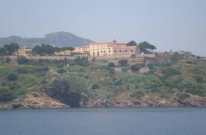 Le festività vissute dai detenuti a Porto Azzurro (istituzioni quasi assenti)