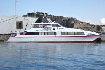 Anche Sabato il catamarano fermo a banchina, serve un mezzo più adeguato