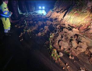 Maltempo all'Elba, gli operai provinciali al lavoro per ripulire le strade