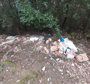 Fotonotizia: l'ennesima discarica a cielo aperto lungo la GTE