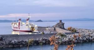 All’Elba il traghetto non è una vacanza: è la nostra strada