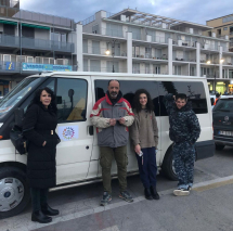 Il furgone di aiuti di Insieme per l'Elba torna con a bordo una signora e due bambini