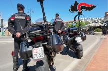 85 grammi di cocaina nascosti lungo una strada a Lacona. 31enne arrestato dai Carabinieri
