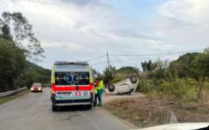 Auto si ribalta a Rio, conducente illesa