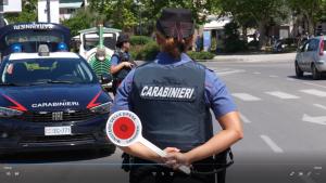 Portoferraio: tenta di introdursi nelle abitazioni armato di un coltello. Denunciato dai Carabinieri
