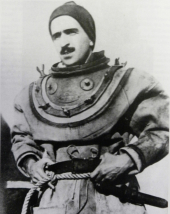 Un monumento dedicato a Teseo Tesei, eroe elbano