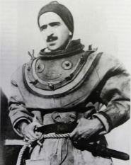 Un monumento dedicato a Teseo Tesei, eroe elbano