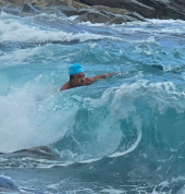 Fotonotizia: La nuotata di Novembre (nonostante la tempesta)