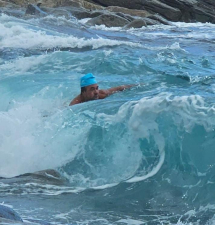 Fotonotizia: La nuotata di Novembre (nonostante la tempesta)