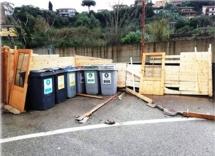 Rio Marina: pericolosi rottami di un casotto distrutto dal vento che restano da bonificare