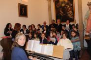 Il coro parrocchiale di San Piero in Campo si prepara per la Settimana Santa: "Non perdiamo le nostre tradizioni"