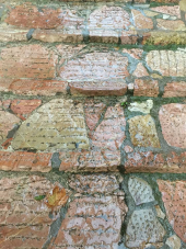 Lavori in corso nella scalinata di Forte Falcone a Portoferraio