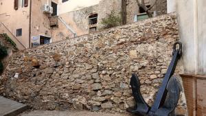 Fotocronaca da Capoliveri: Un viaggio nel tempo, inciso nella pietra