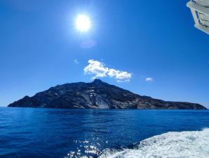 Boato e vibrazioni avvertite da un natante 40 miglia a Sud dell&#039;Elba