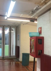 Piove all'interno delle Scuole Medie di Viale Elba a Portoferraio