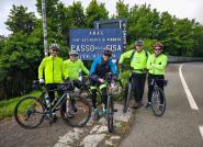 In bici verso l'Elba nel ricordo degli amici scomparsi nell'incendio del 1985 a Sant'Ilario