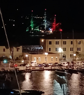 Fotonotizia: sosta in rada della Vespucci