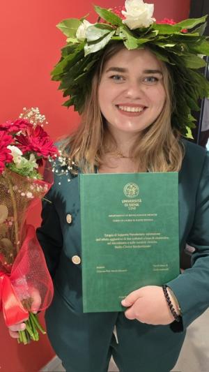 Giulia Martinelli laureata in Igiene Dentale con una tesi sperimentale in microbiologia