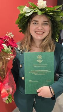 Giulia Martinelli laureata in Igiene Dentale con una tesi sperimentale in microbiologia