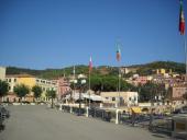 Rio Marina, la protesta degli esercenti del mercato settimanale: "Vogliamo tornare sugli Spiazzi"