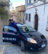 Paga 400 euro per una casa vacanza all'Elba ma è una truffa