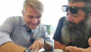 Edicola Elbana 11 Agosto - screzio istituzionale sul rigassificatore - controlli della Polizia sulla movida - l&#039;adesivo tondo arriva a Procida