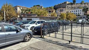 Un mese dopo resta il "percorso a ostacoli portuale" per mamme con carrozzina e disabili