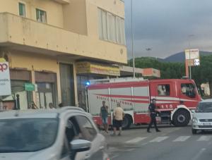 Crolla un sottobalcone in via Manganaro, intervengono i Vigili del Fuoco