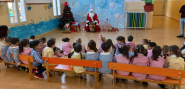 Il Babbo Natale dell'Avis in visita ai bambini delle scuole materne