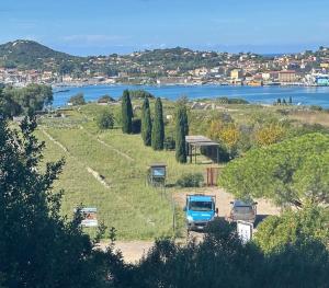 Il parcheggio delle Grotte: rispettiamolo, è per i bambini e la cultura