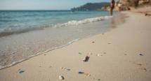 “Portami via, non portarmi via” – al via la 2^ edizione del progetto per la raccolta dei frammenti di plastica dalle spiagge dell’Arcipelago