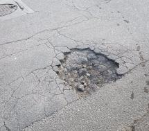 Dissesti delle strade isolane: a quando un bonus meccanico o ortopedico per l'Elba?