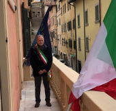 De Rosas: "inaccettabili le scritte comparse a Portoferraio contro il Sindaco"