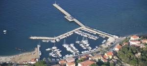 Cavo: trovato accordo per il porto turistico