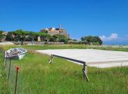 Campi da tennis e atterraggio per elicotteri privati nel pratone di Capraia dove migra l’avifauna protetta