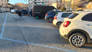 Fotonotizia: ancora auto parcheggiate nei posti sbagliati all'Alto Fondale