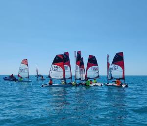 Prima regata zonale del 2025 per la classe O&#039;Pen Skiff. I ragazzi del Club del Mare a Marina di Grosseto