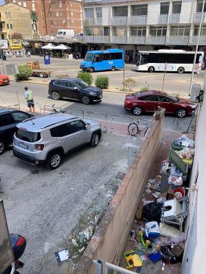 Portoferraio, degrado a pochi passi dagli imbarchi: la segnalazione di un cittadino