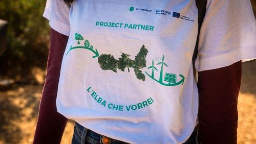 Abbattimento di CO2 con fotovoltaico, eolico e energia in mare. 3 elbani su 4 chiedono la decarbonizzazione: l’Elba come modello nel Mediterraneo