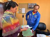 I Messaggeri del Mare consegnano il 'bonus libro' a una scuola in Ecuador